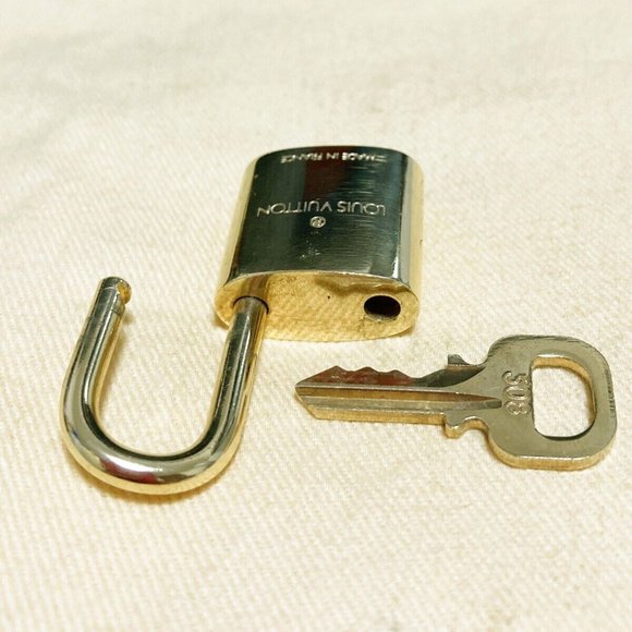 LOUIS VUITTON LV 10 SET PADLOCK KEY BAG CHARM CADENA GOLD PLATED - Picture 6 of 8